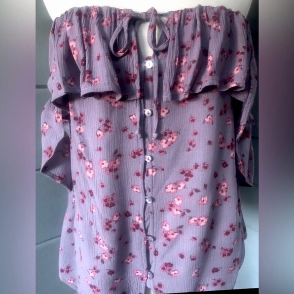 EXPRESS lavender floral ruffle front & sleeves can be Wear on or off shoulder. M - Picture 14 of 16